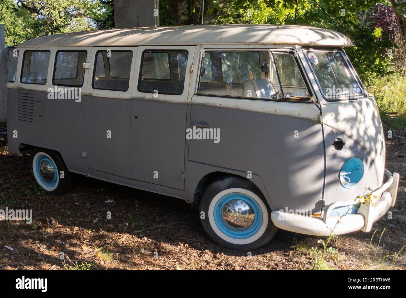 Bordeaux , France - 06 27 2023 : vw Volkswagen Type 2 vw bulli ...