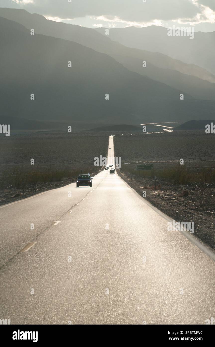 Infinity horizon road death valley hi-res stock photography and images ...