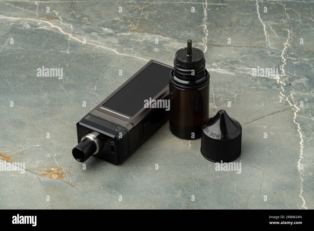E cigarette electronic cigarette hi-res stock photography and images - Page  36