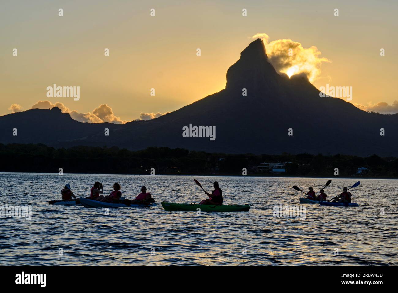 Black kayak hi-res stock photography and images - Page 3 - Alamy