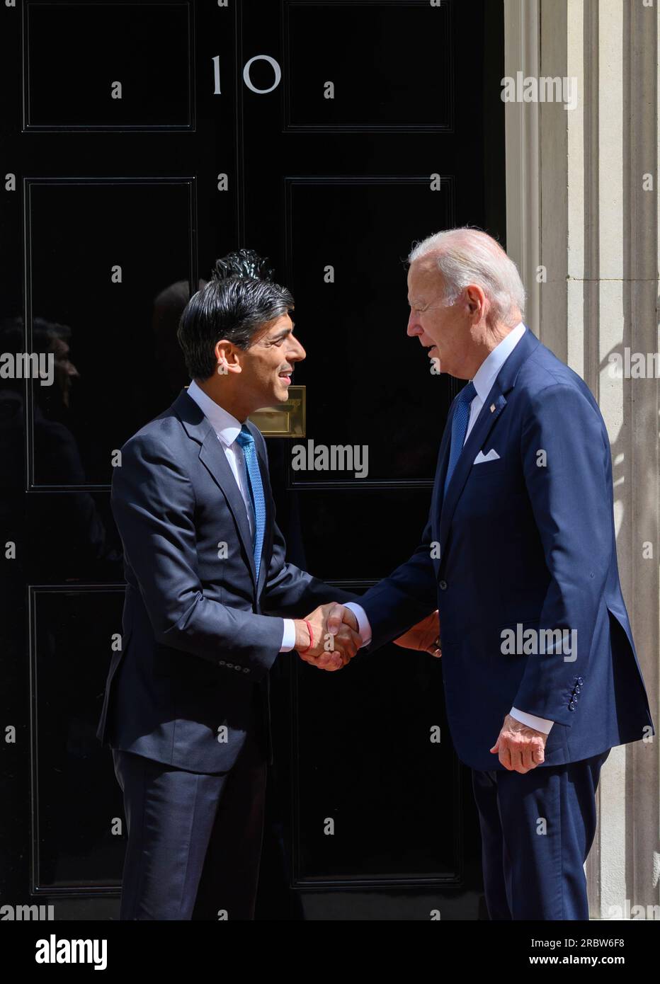 US President Joe Biden shakes hands with British Prime Minister Rishi Sunak as he arrives for a meeting in Downing Street, 10th July 2023 Stock Photo