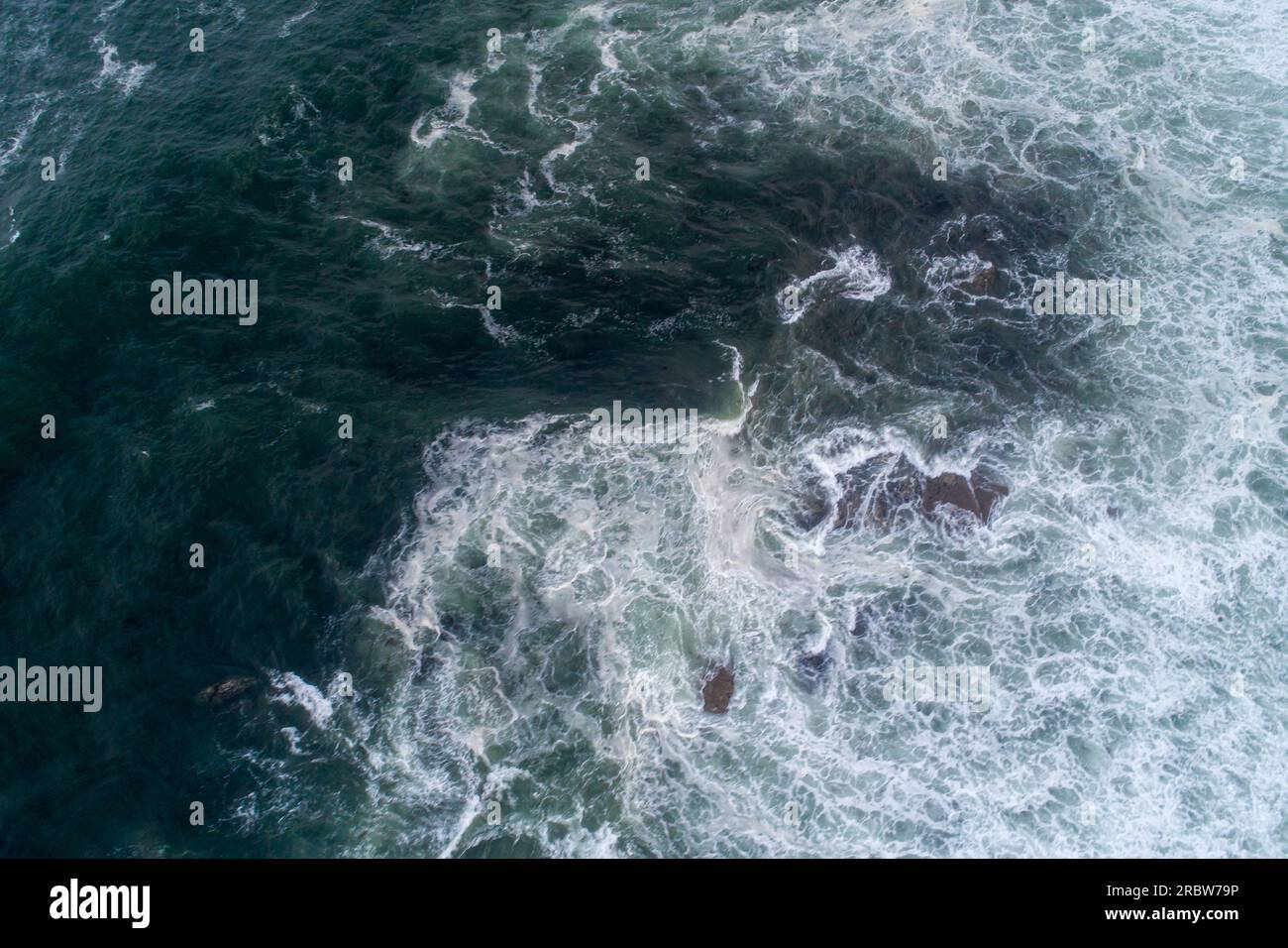 Aerial foamy sea waves rocky hi-res stock photography and images - Alamy
