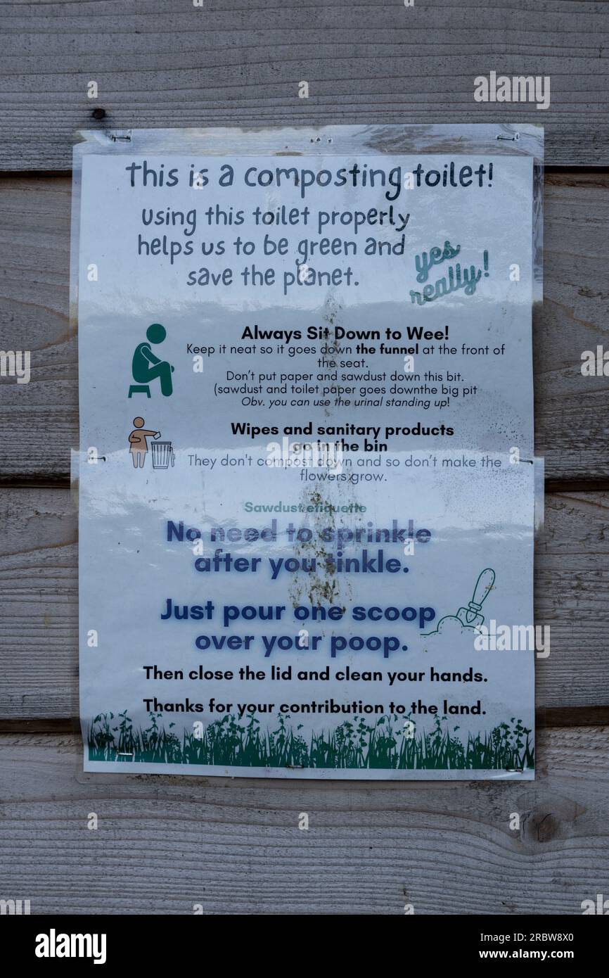 File:Composting toilet Toilettes sèches en plein air WC ecolo
