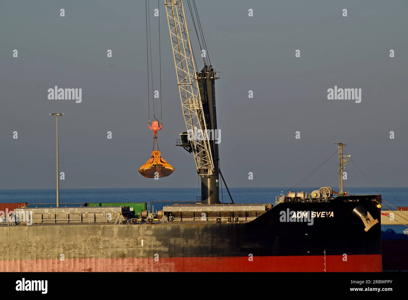 The Singapore registered Aom Sveva, an 81500 tonne bulk carrier being loded with cargo in Bari Port, Italy, May 2023 Stock Photo