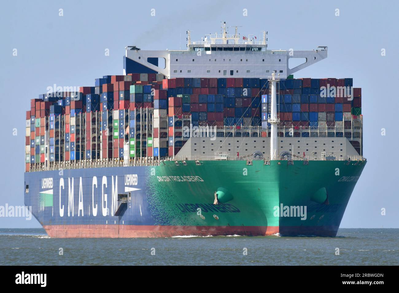 LNG powered Ultra Large Containership (Capacity 24.000 Container) CMA ...