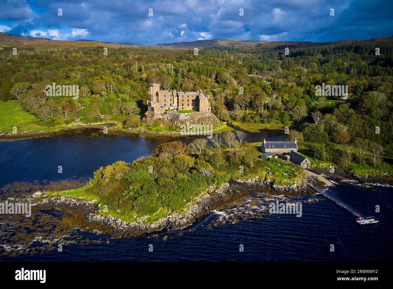 United Kingdom, Scotland, Isle of Skye, Loch Dunvegan, Dunvegan Castle