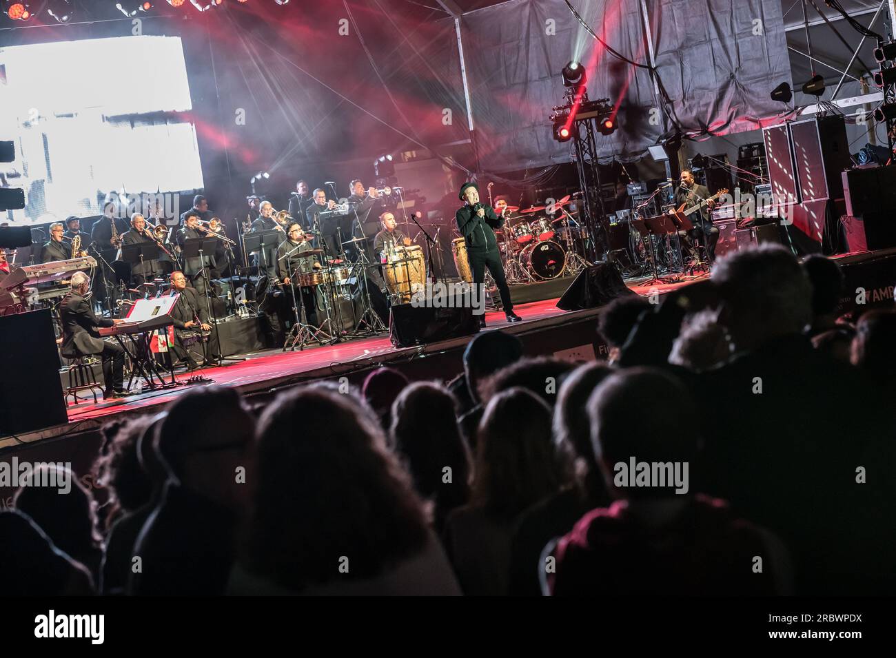 La segunda noche de la XXX edición de Pirineos Sur con Rubén Blades y La  Santa Cecilia Stock Photo - Alamy