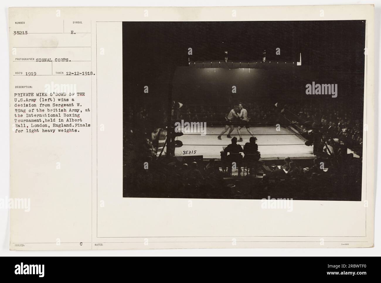 Private Mike O'Dowd (left) of the U.S. Army wins a decision from Sergeant W. Ring of the British Army in the International Boxing Tournament held at Albert Hall, London. This photograph, taken on December 12, 1918, showcases the finals for the light heavyweight division. (Notes: 35215, Photographer: Signal Corps, Date received: 1919, Symbol issued) Stock Photo