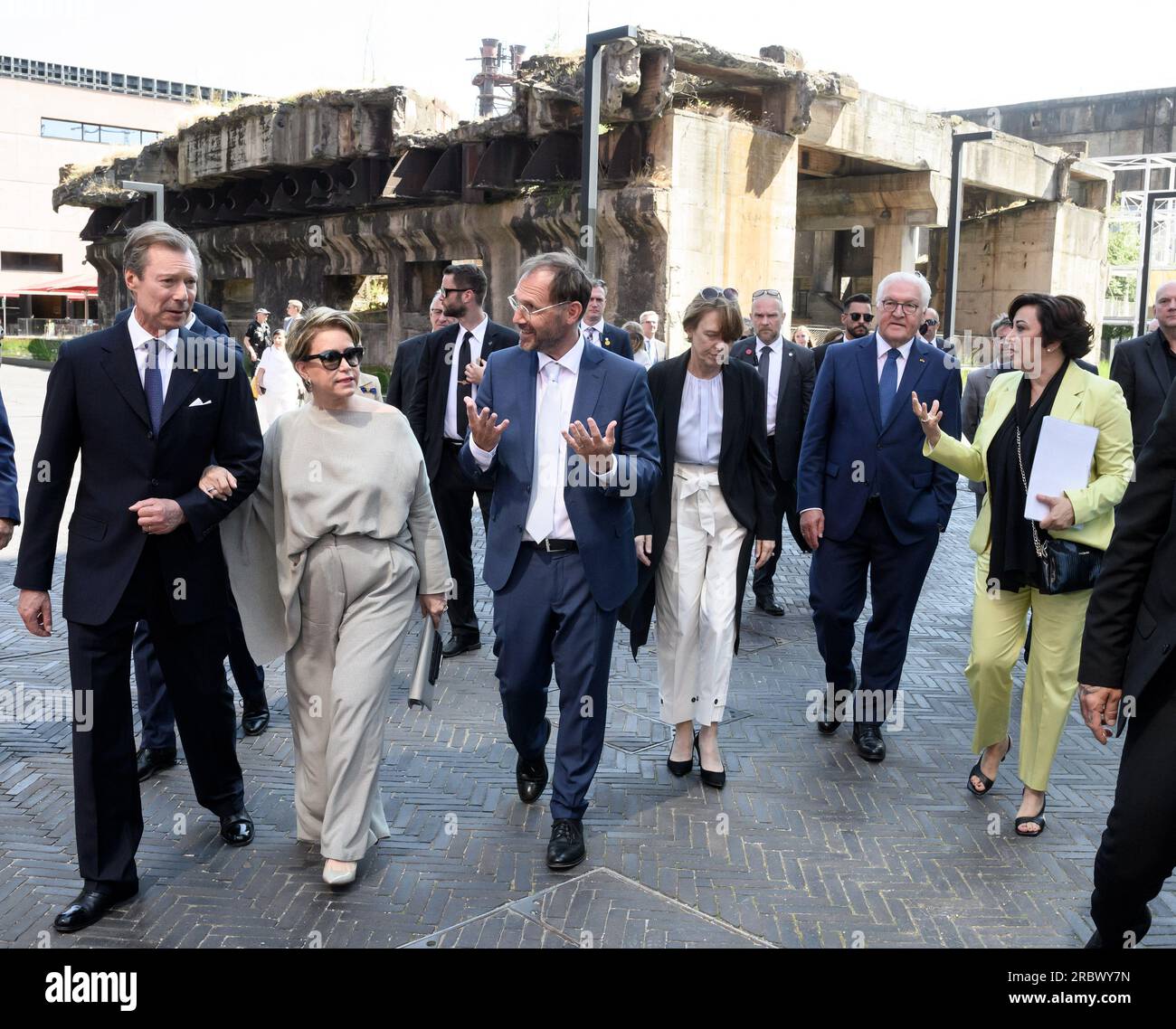 Luxemburg, Luxembourg. 11th July, 2023. Federal President Frank-Walter Steinmeier (2nd from right) and his wife Elke Büdenbender (3rd from right), together with Grand Duke Henri of Luxembourg (l) and Grand Duchess Maria Teresa of Luxembourg (2nd from left), visit the City of Science and are guided around the site by Daniela Di Santo (r), Director of the Fonds Belval, and Jens Kreisel (3rd from left), Rector of the University of Luxembourg. President Steinmeier and his wife are in Luxembourg for a two-day official visit. Credit: Bernd von Jutrczenka/dpa/Alamy Live News Stock Photo