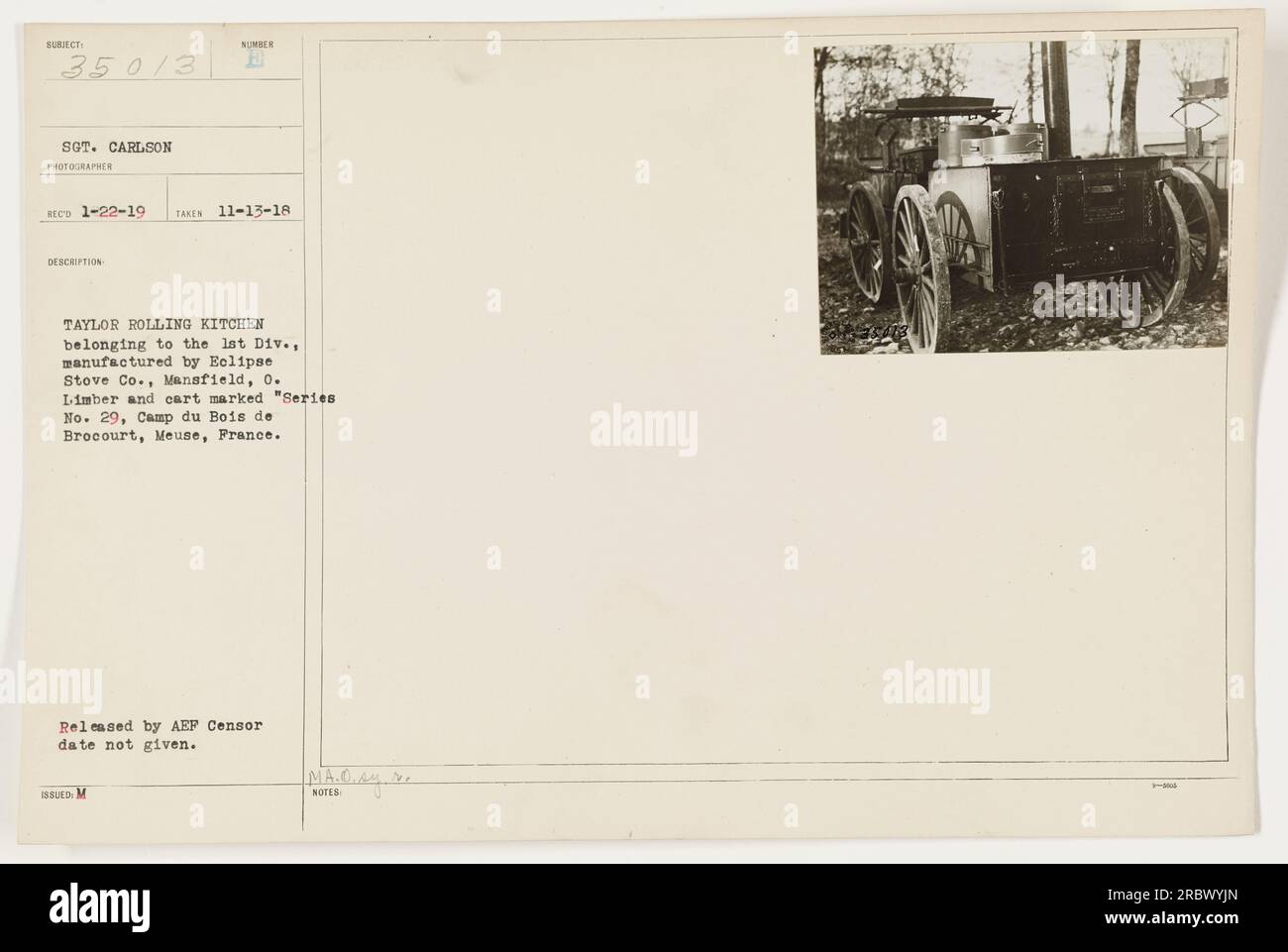 The image showcases the Taylor Rolling Kitchen belonging to the late Division of the American military during World War I. The kitchen was manufactured by the Eclipse Stove Co. in Mansfield, Ohio. Alongside the kitchen, a limber and cart with the marking 'Series No. 29' can be seen. The location is Camp du Bois de Brocourt in the Meuse region of France. The photograph was released by the AEP Censor, but the date of release is unknown. NOTES: SUED M M.A.0. sy se Stock Photo