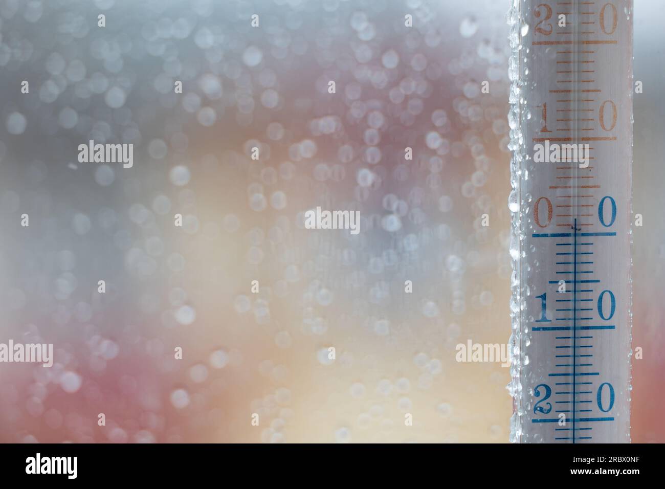 https://c8.alamy.com/comp/2RBX0NF/a-window-thermometer-showing-the-outside-temperature-raindrops-on-the-glass-blurred-background-outside-the-window-2RBX0NF.jpg