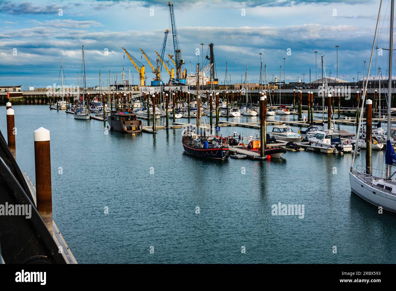 English channel dover boats hi-res stock photography and images - Alamy
