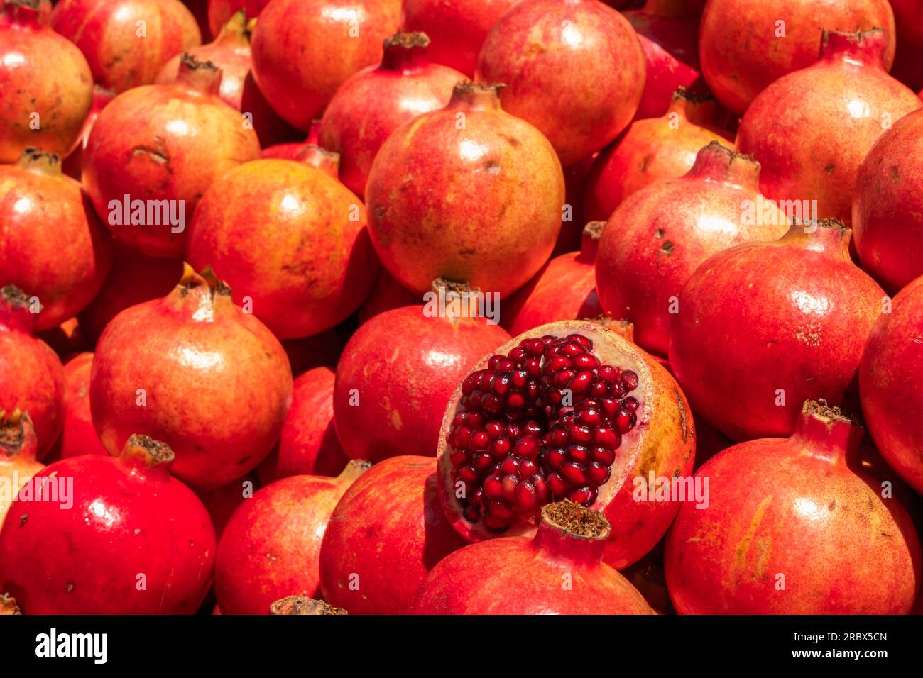 Pile of pomegranate fruit at street market Stock Photo Alamy