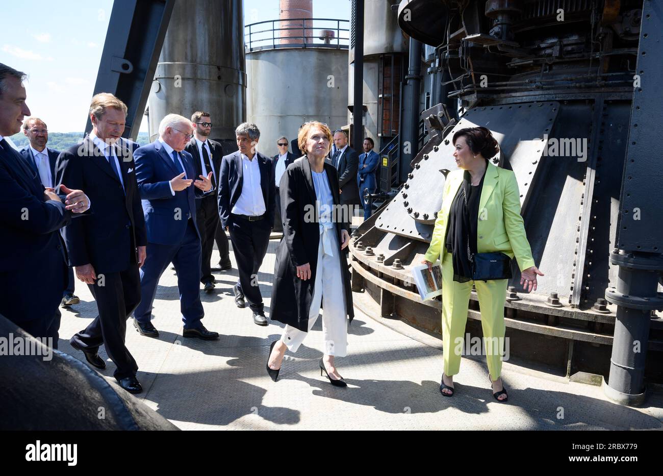 Luxemburg, Luxembourg. 11th July, 2023. Federal President Frank-Walter Steinmeier (2nd from left) and his wife Elke Büdenbender (M) look at the blast furnaces of Belval and the 'City of Science' together with Grand Duke Henri of Luxembourg (l). President Steinmeier and his wife are in Luxembourg for a two-day official visit. Credit: Bernd von Jutrczenka/dpa/Alamy Live News Stock Photo