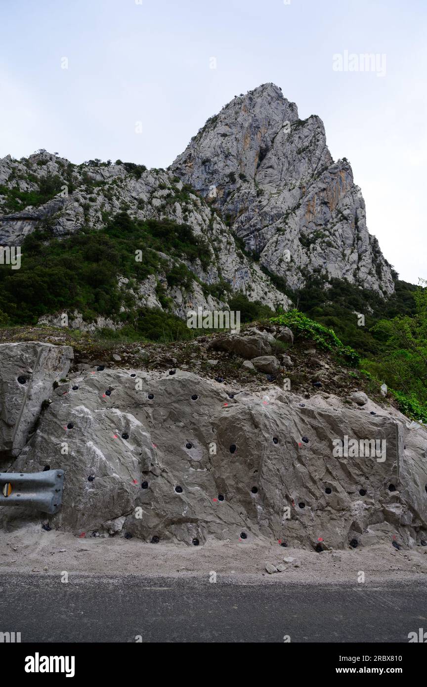 Dynamiting Out Rocks Road construstion works, dynamite hols for blasting of rock in ...