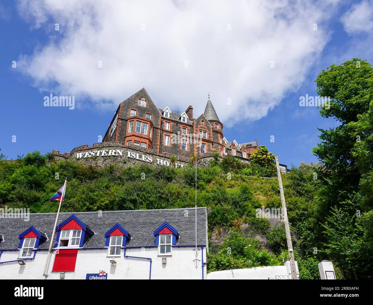 Western Isles Hotel perched high up on a hill, Tobermory, Isle of Mull, Scotland, UK. Stock Photo