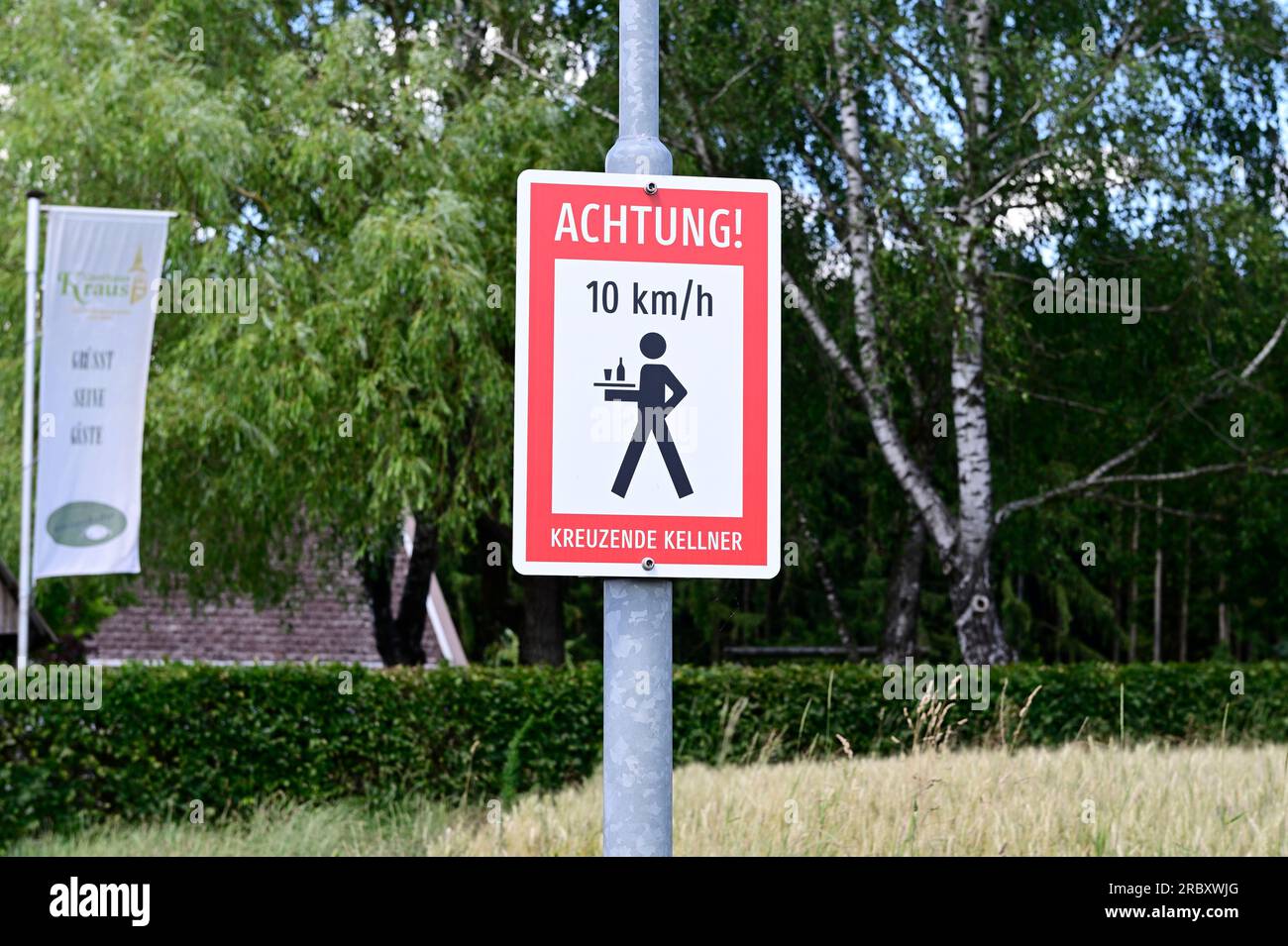 Steinparz, Lower Austria, Austria. July 04, 2023. Speed limit 10 km/h, waiters crossing the street Stock Photo