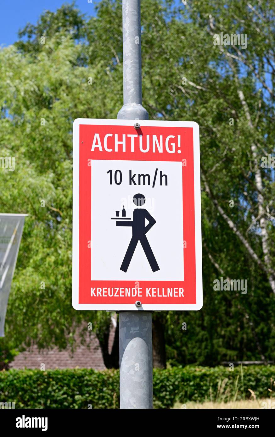 Steinparz, Lower Austria, Austria. July 04, 2023. Speed limit 10 km/h, waiters crossing the street Stock Photo