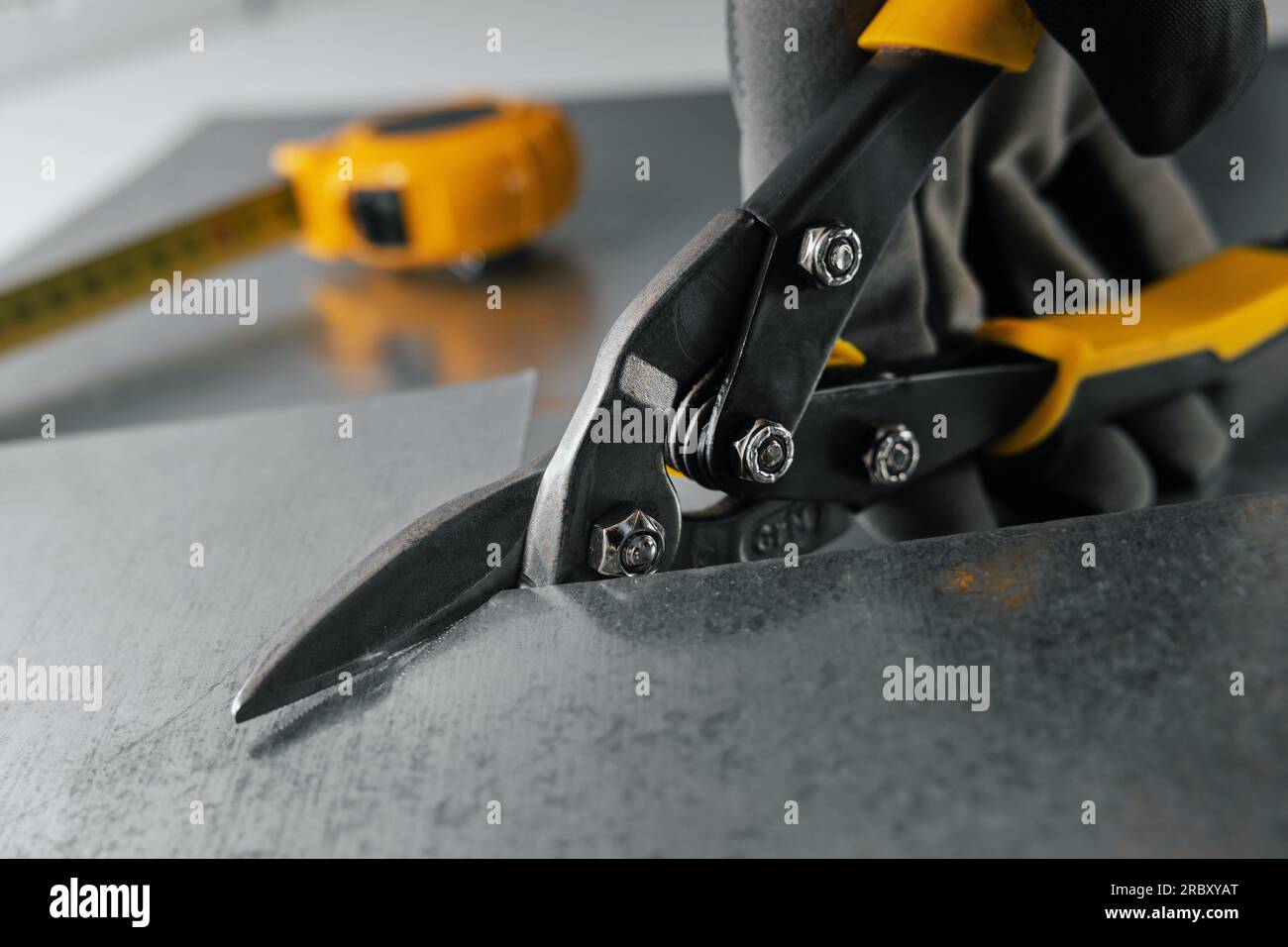 Heavy Duty Tin Snips - Professional Sheet Metal Cutter For Iron Plate & Wire | Small Plate Shear With Safety Lock