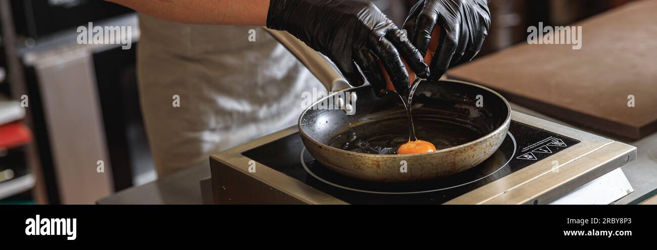 Egg break fry hi-res stock photography and images - Alamy