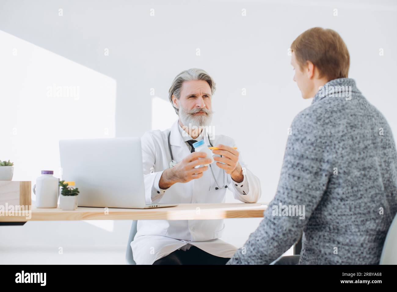 Seeing aid hi-res stock photography and images - Alamy