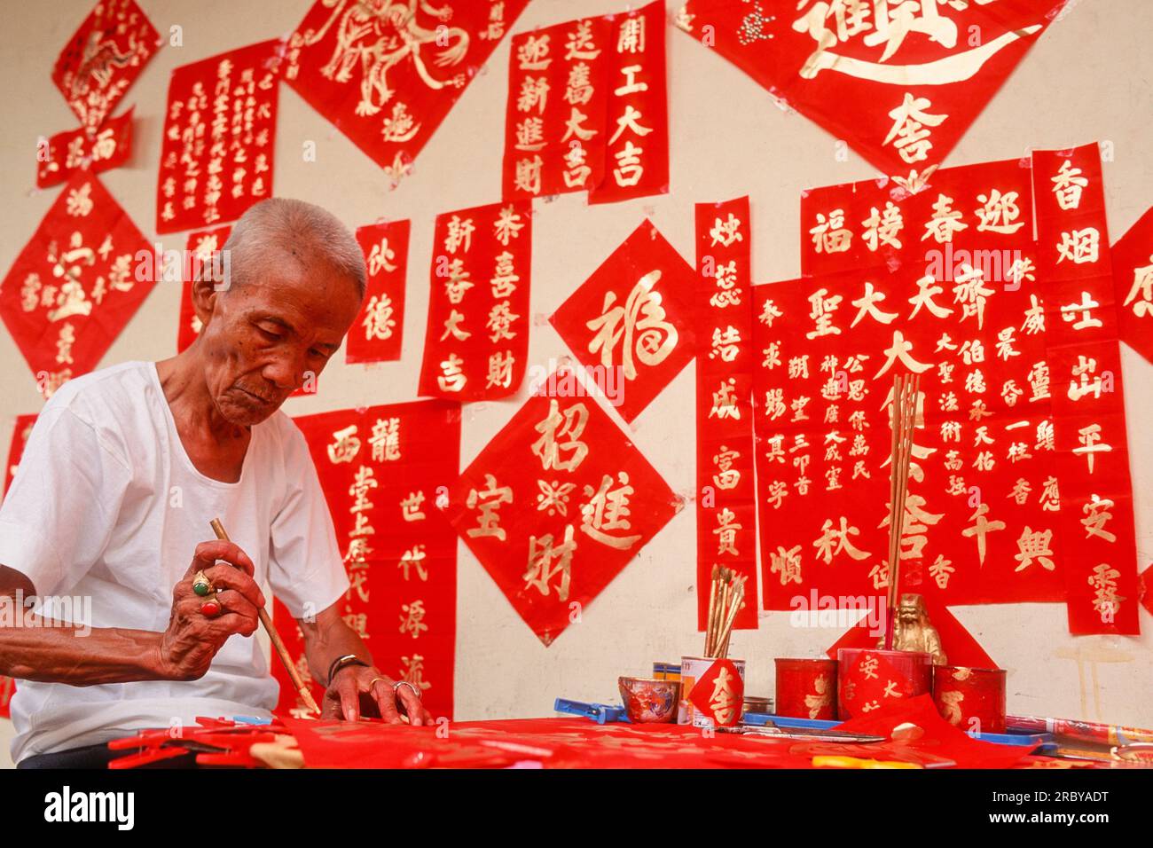 Chinese Calligrapher in Chinatown, Singapore Stock Photo