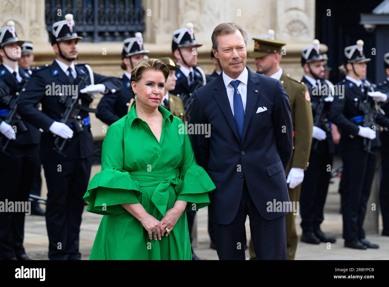10 July 2023, Luxembourg, Luxemburg: Grand Duke Henri of Luxembourg and Grand Duchess Maria Teresa of Luxembourg are waiting at the Grand Ducal Palace to greet President Steinmeier and his wife with military honors. President Steinmeier and his wife are in Luxembourg for a two-day official visit. Photo: Bernd von Jutrczenka/dpa Stock Photo