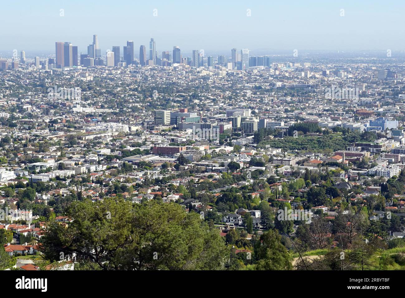 Los Angeles skyline from rooftop of Griffith Observatory, Los Angeles ...