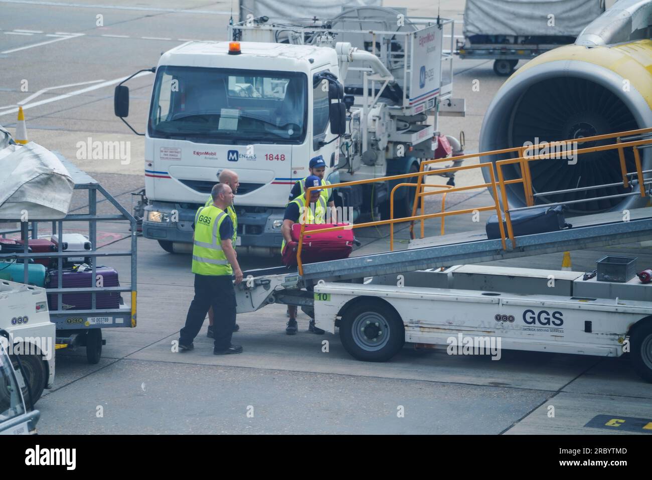 Gatwick airport baggage handlers Stock Photo - Alamy