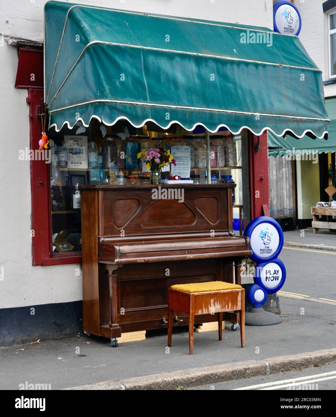 Suzan Vagoose - Moretonhampstead Community Piano - Play Now Stock Photo