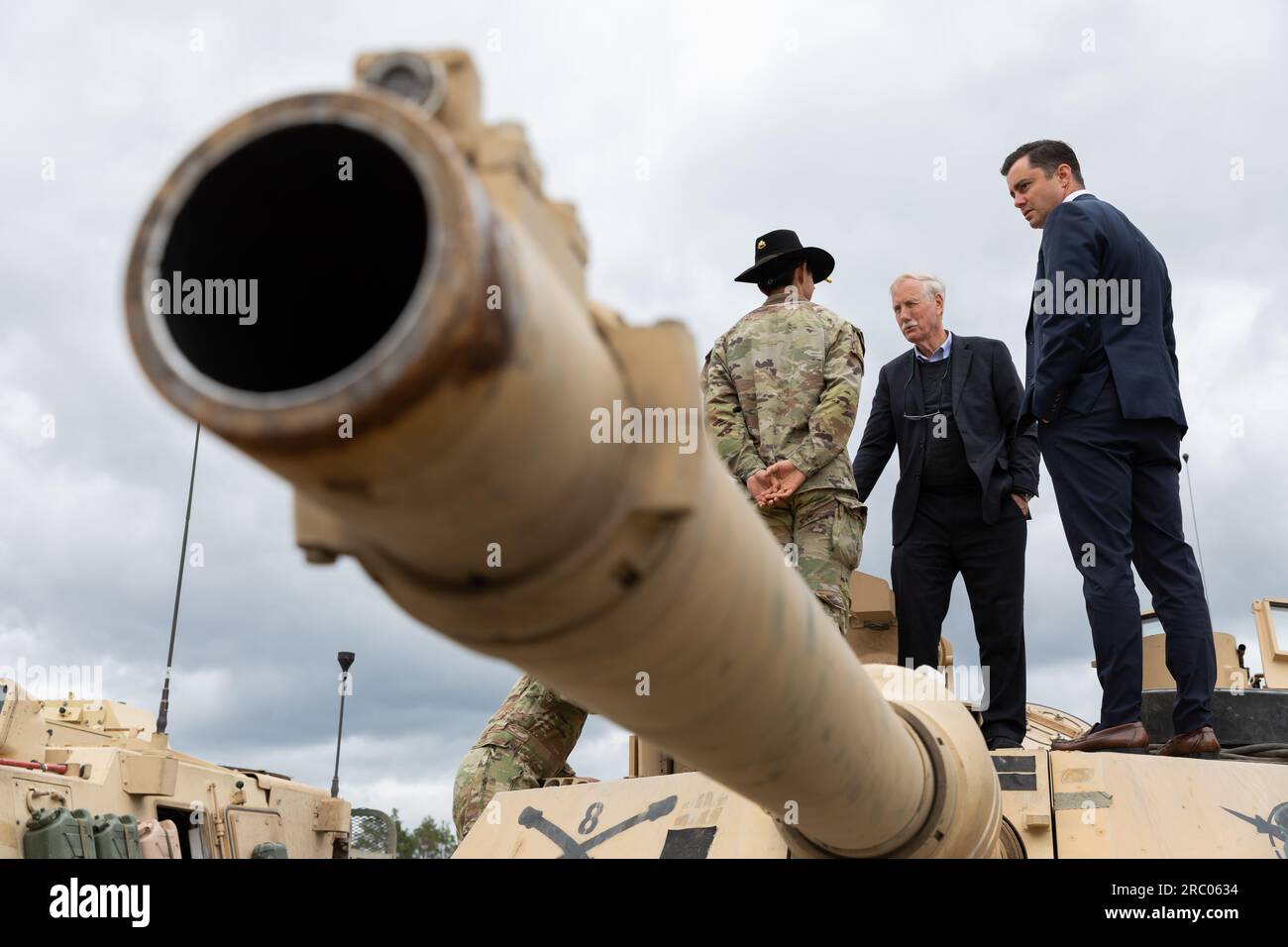 Pabrade, Lithuania. 10th July, 2023. U.S. Army soldiers assigned to 1st Cavalry Division, explain the capabilities of the M1A2 Abrams battle tank to Senator Angus King, of Maine, I-ME, during a congressional delegation visit to Pabrade Training Area, July 10, 2023 in Pabrade, Lithuania. The visit is in conjunction with the NATO Summit in nearby Vilnius. Credit: SSgt. Oscar Gollaz/US Marines Photo/Alamy Live News Stock Photo