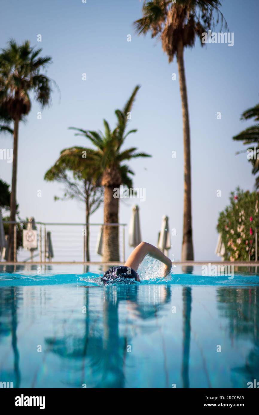 Crawl stroke hi-res stock photography and images - Alamy
