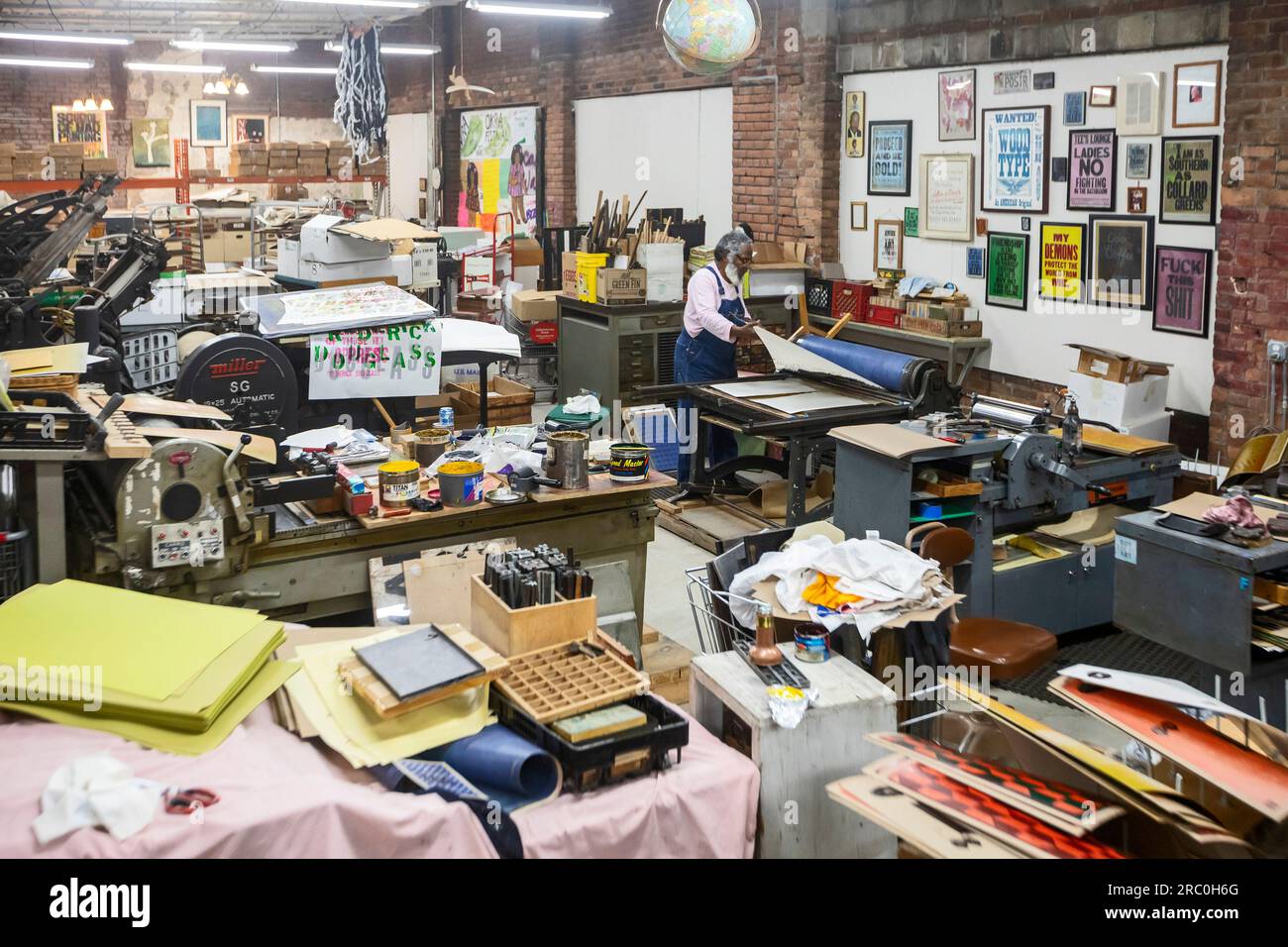 Detroit, Michigan - Amos Kennedy works in his letterpress printing shop. Kennedy prints posters and gives workshops on letterpress printing. Stock Photo