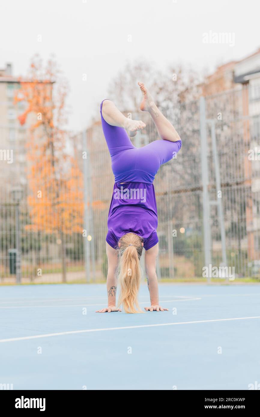 Calisthenics fitness hi res stock photography and images Page 19 Alamy