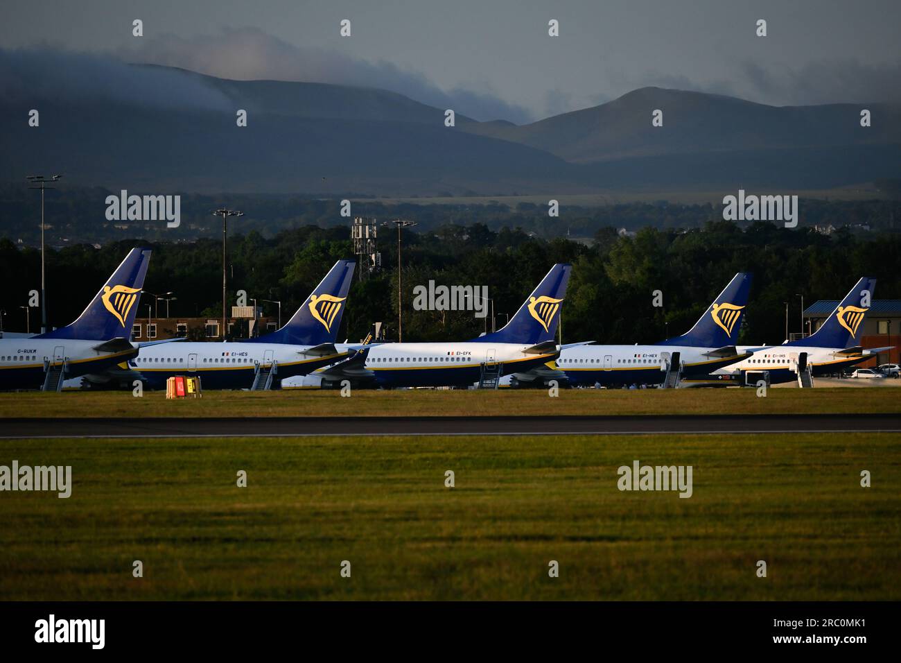 Ryanair Boeing 737s At Edinburgh Airport In Sunrise Light. Stock Photo