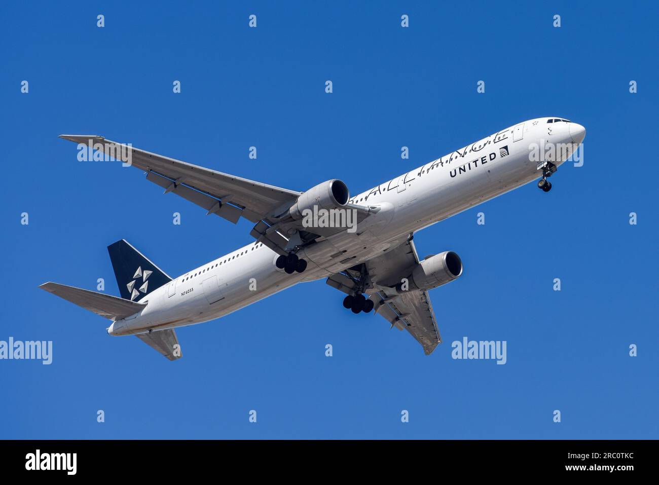 Lisbon, Portugal - July 12, 2023: United States air company United with aircraft Boeing 767-400 approaching to land at Lisbon International Airport Stock Photo