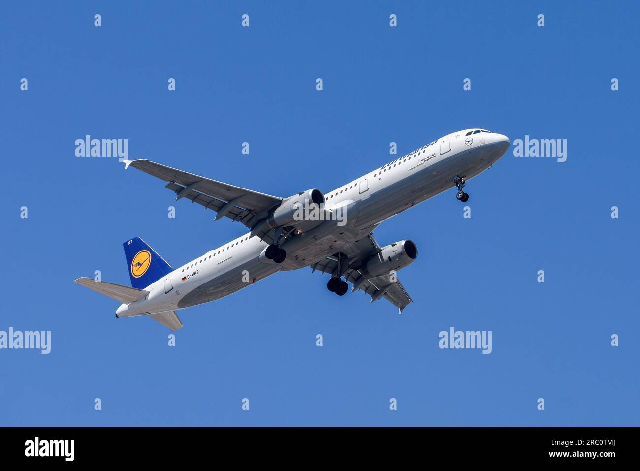 Lisbon, Portugal - July 12, 2023: German air company Lufthansa with aircraft Airbus A321-100 approaching to land at Lisbon International Airport Stock Photo