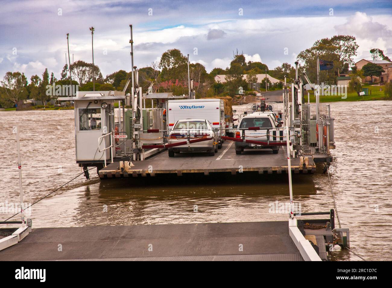 Vehicular ferry crossing the Murray River at Mannum on the South Australian Victoria border Stock Photo