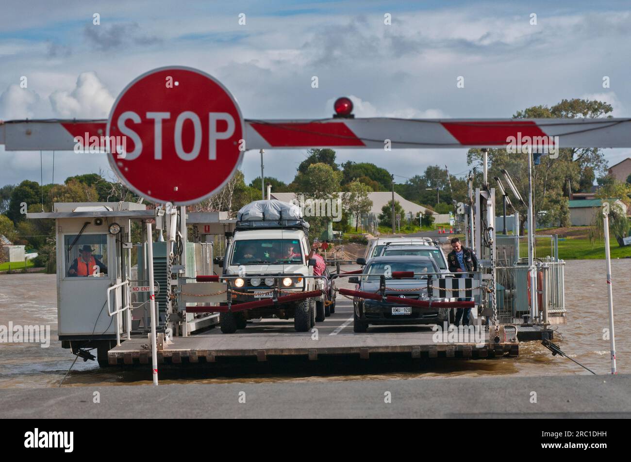 Car ferry crossing the Murray River at Mannum in South Australia Stock Photo