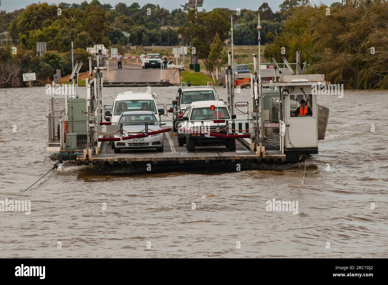 Car ferry crossing the Murray River at Mannum in South Australia Stock Photo