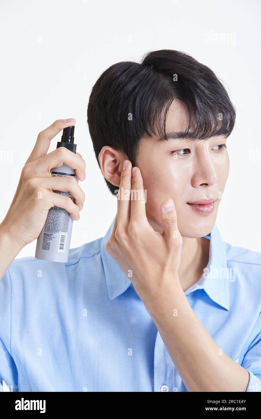 korean asian young man using hairspray Stock Photo Alamy