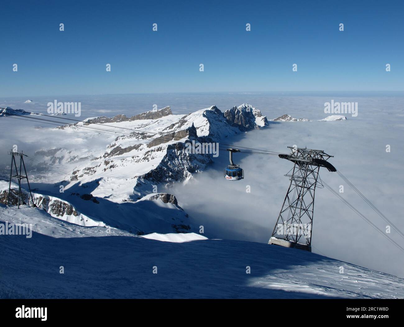 Cable car to the Titlis, mountain peaks Stock Photo Alamy