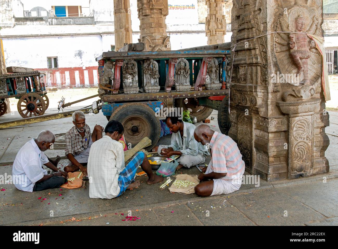 Garland of flower being made in Arulmigu Vedagiriswarar Temple kanni