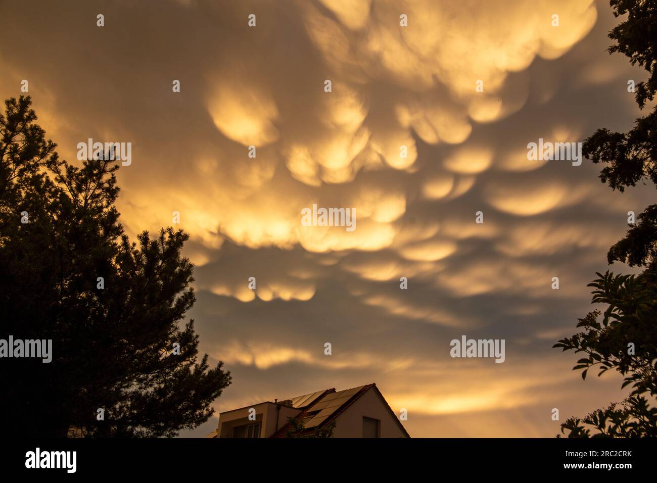 Spectacular cloud formation after a thunderstorm in the sky over Mutterstadt, Germany. On social networks, numerous users posted pictures of the eveni Stock Photo