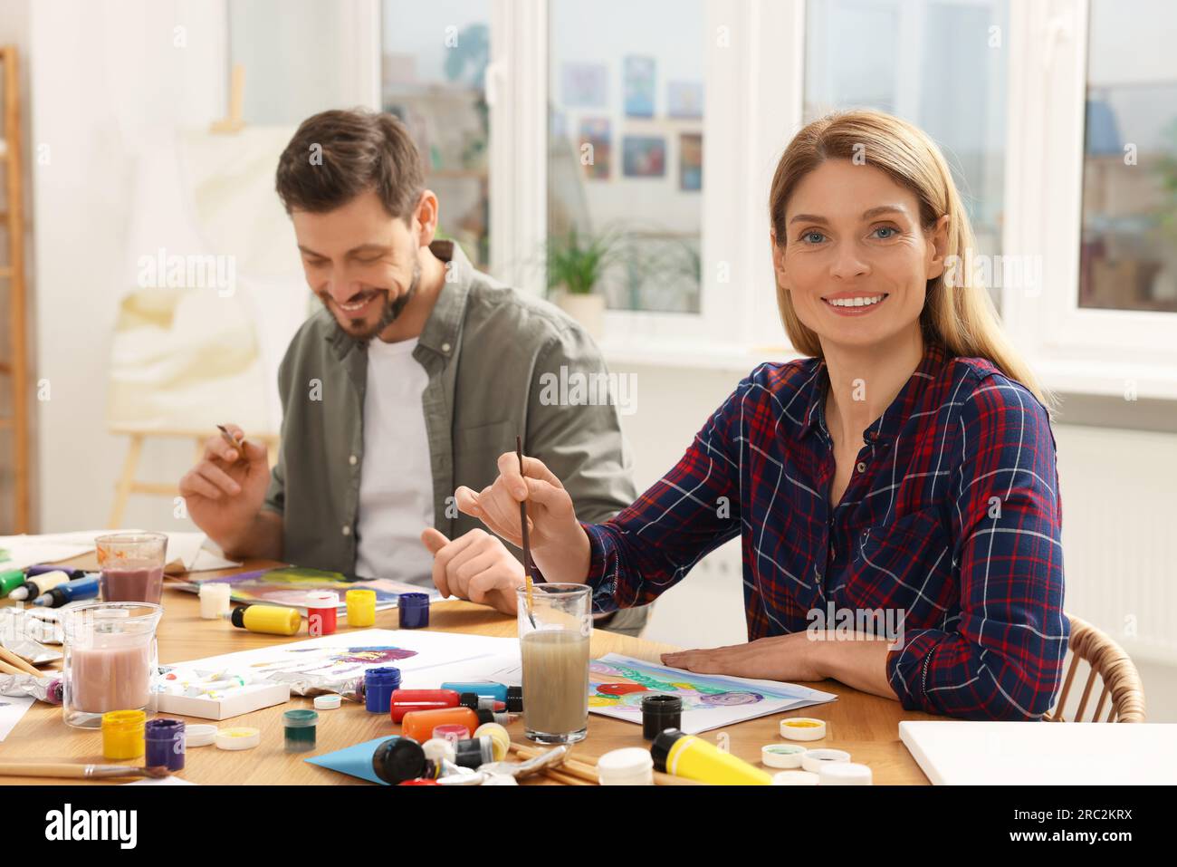 Students Creating Things Students in art class create hi-res stock photography and images - Alamy