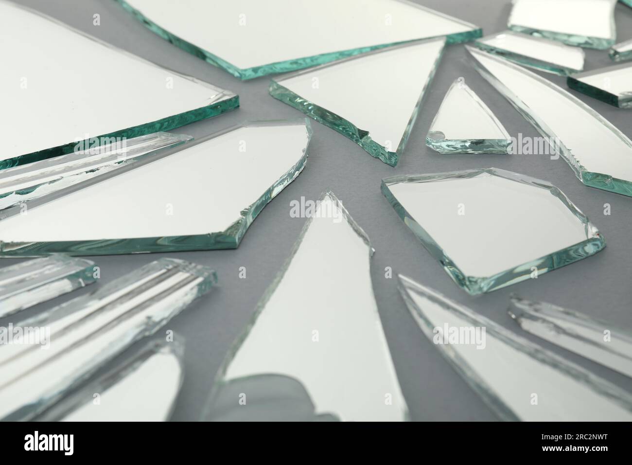 Broken mirror many cracks hi-res stock photography and images - Alamy