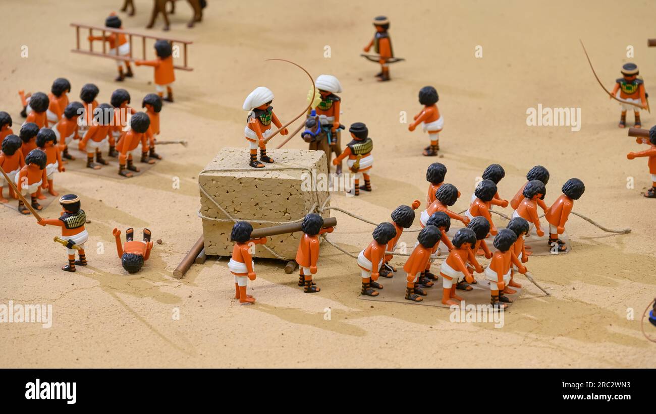 Ancient Egypt, a display with toys by Playmobil in El Corte Ingles store.  Construction of an ancient pyramid Stock Photo - Alamy