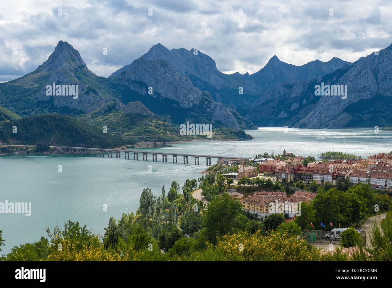 Panoramic view of the Riaño reservoir surrounded by limestone mountains Stock Photo