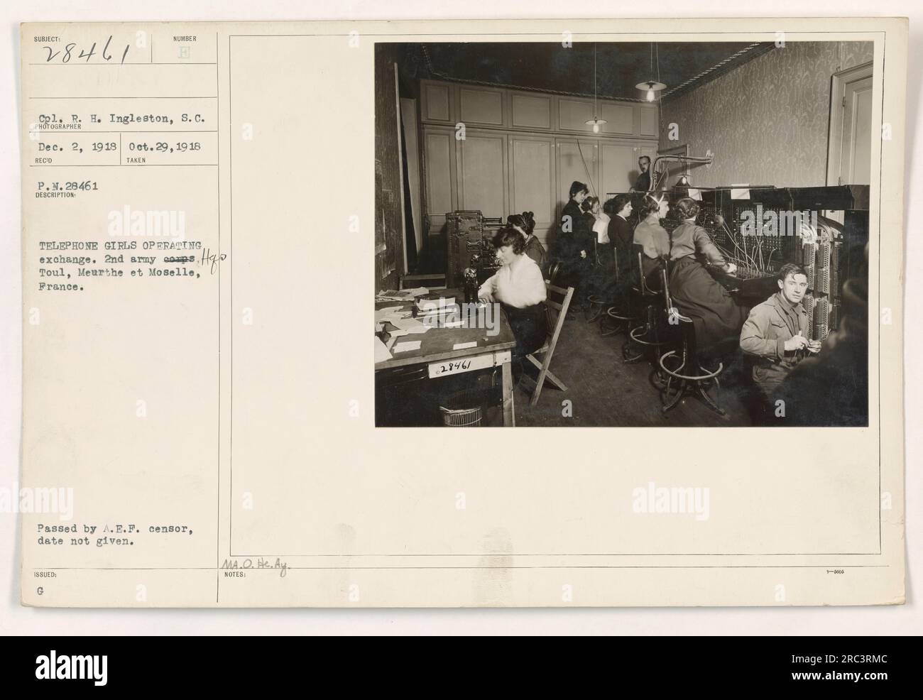 Women in telephone operations hi-res stock photography and images - Alamy
