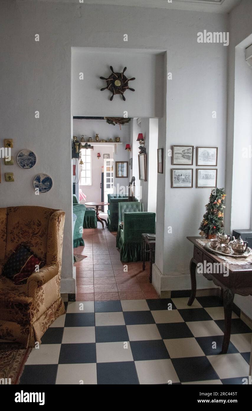 Inside Colonial Traditional Home 1500x992